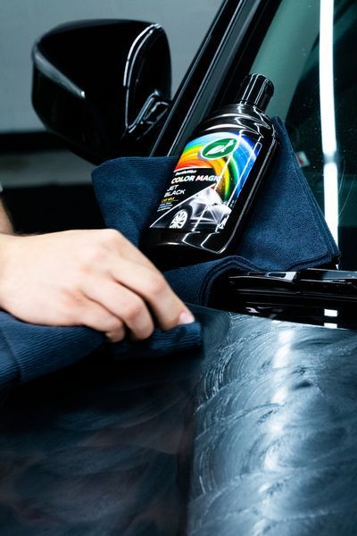 Поліроль для кузова з відновленням кольору Turtle Wax Color Magic Black чорна 500 мл 52708 фото
